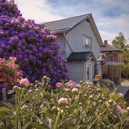 The Carriage House 1836 Villa Millersburg Exterior photo