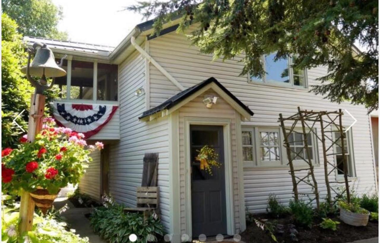 The Carriage House 1836 Villa Millersburg Exterior photo